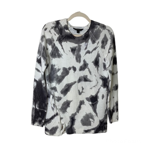 Rock &‎ Republic Women's Size Small Sweater White Gray Tie Dye Side Weave Detail - Picture 1 of 5